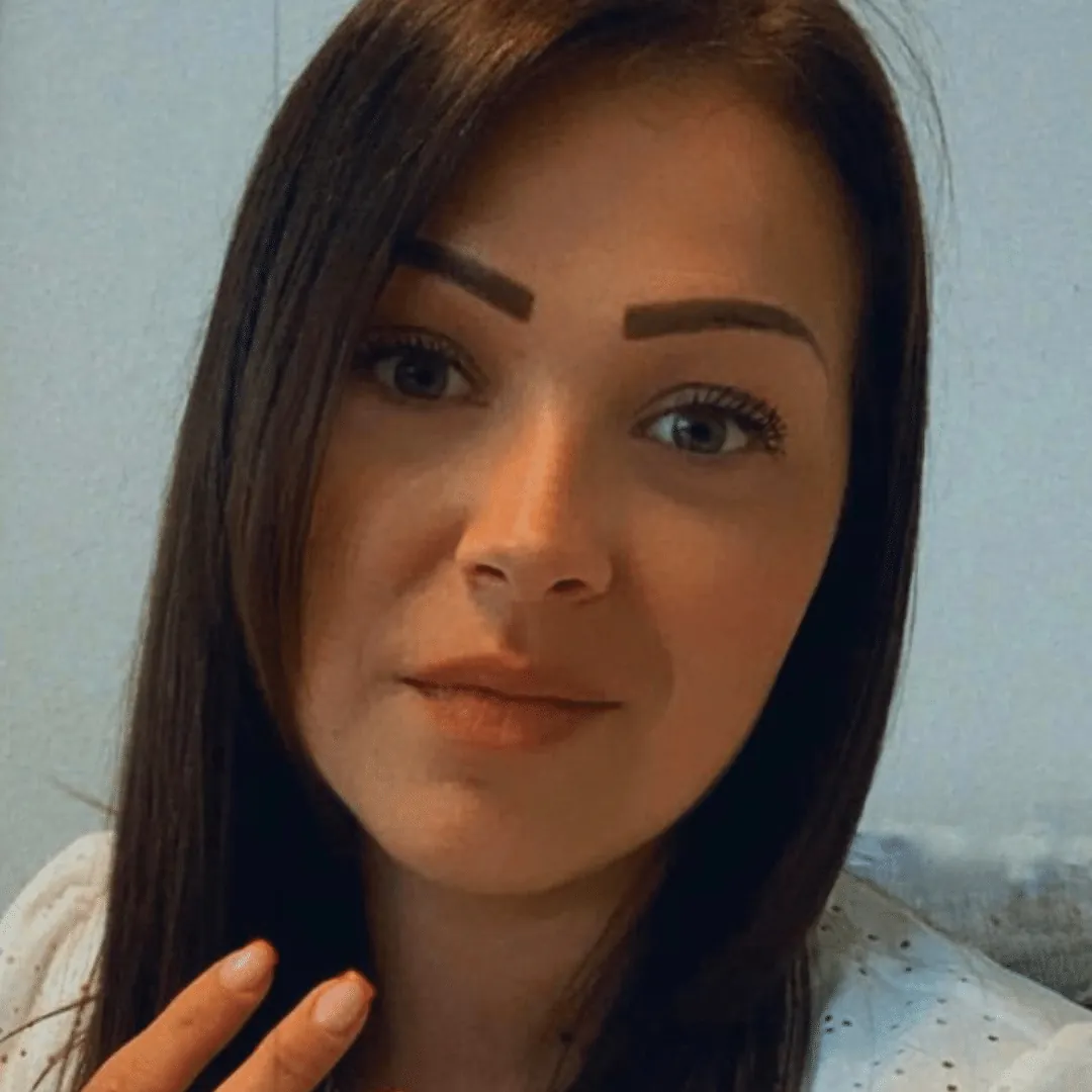 Kelly, prothésiste ongulaire Knail